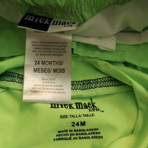 🎁 5/$25      24 month rash guard and trunks - Picture 3 of 7